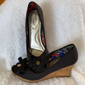 DexFlex Comfort Black Peep-Toe Wedge heels sz 6.5W